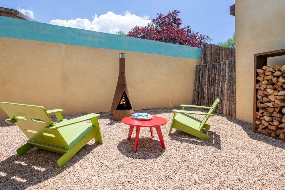 Casa Godzilla - Atomic Style in the Heart of Santa Fe view 2