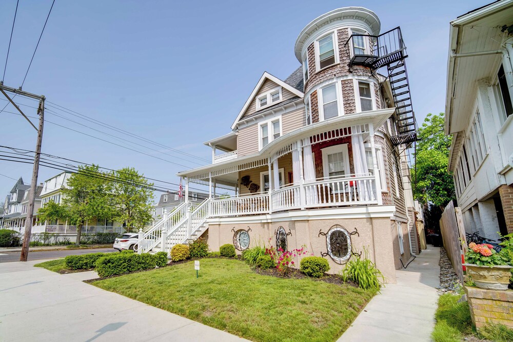Centrally Located Ocean City Apt < 1 Mi to Beaches view 2