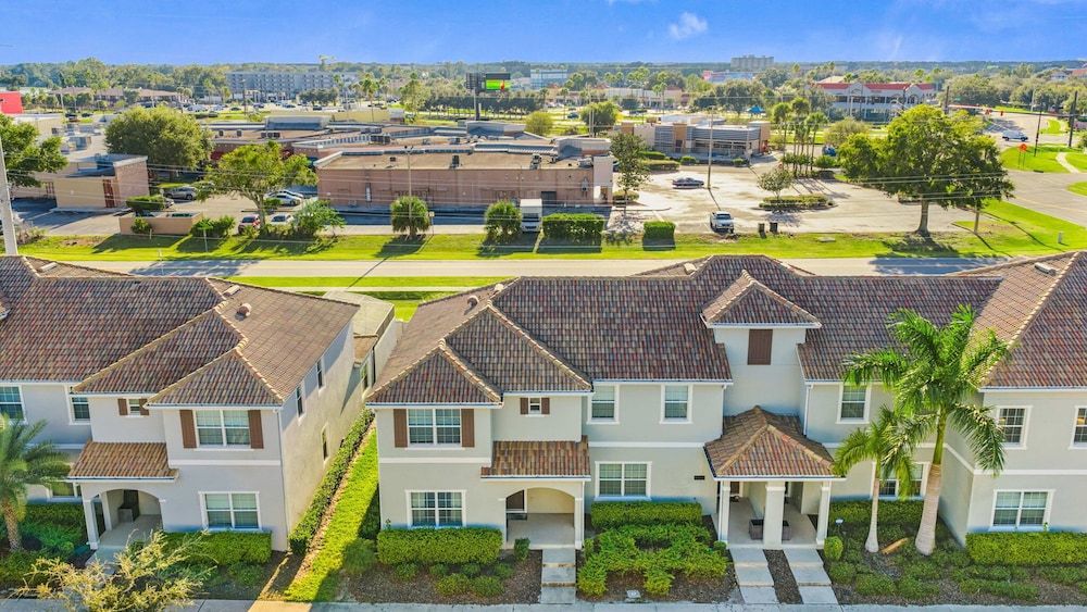 Gorgeous 5Bd w Pool Lazy River Storey Lake 4989