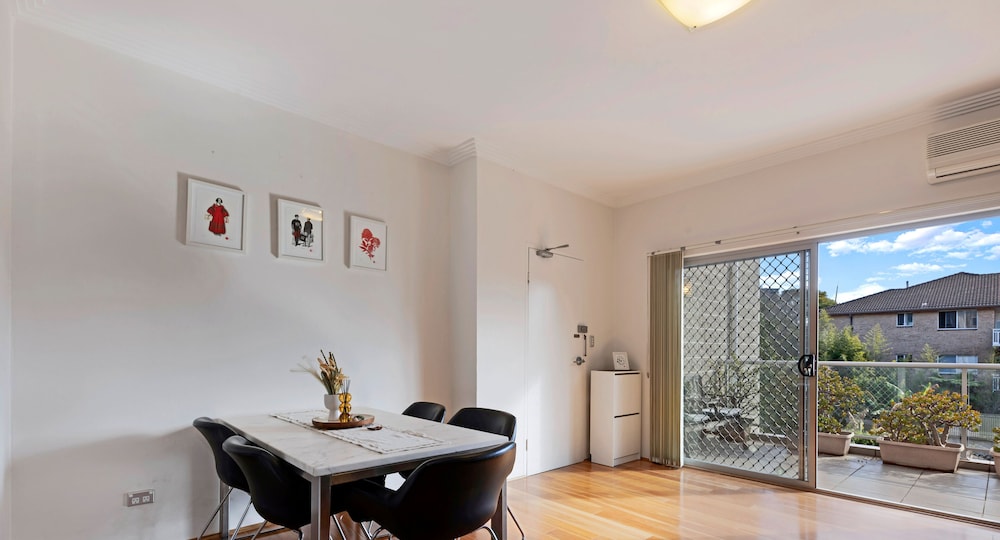Kozyguru | Allawah | 2 Bed Kozy Apartment