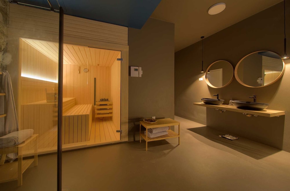 Villa Astrum With Heated Pool Jacuzzi and Sauna