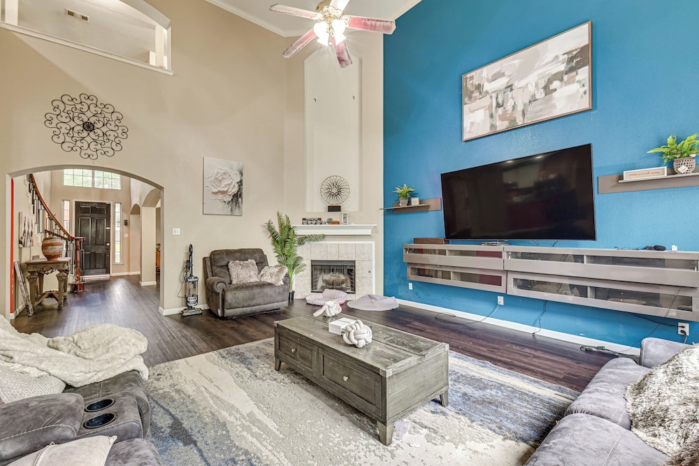 Shop, Play & Explore: Family Home in Allen