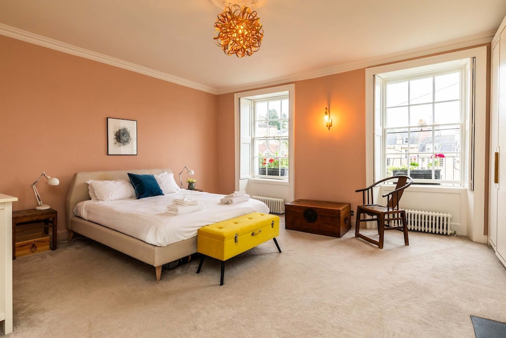 Grand Georgian Townhouse With Garden
