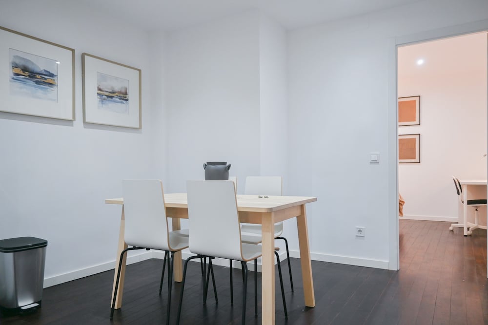 M Sen1692 Amplio Apartamento con Balc n en Calle