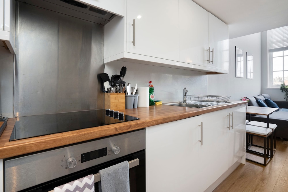 2bed-2bath Flat City Centre