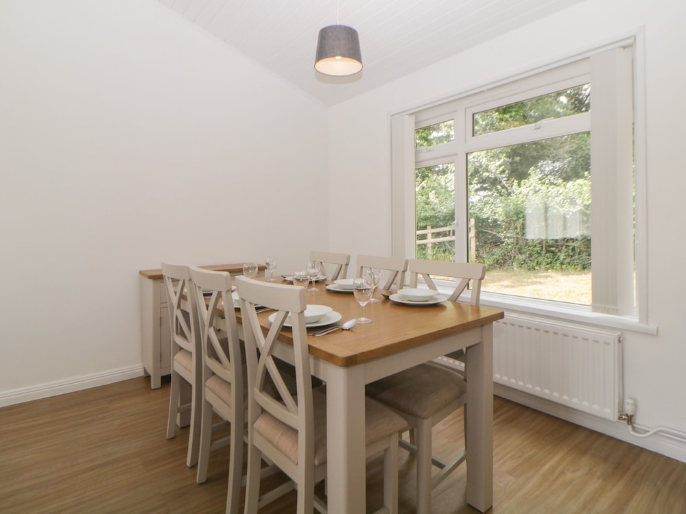 Harcombe House Bungalow 6