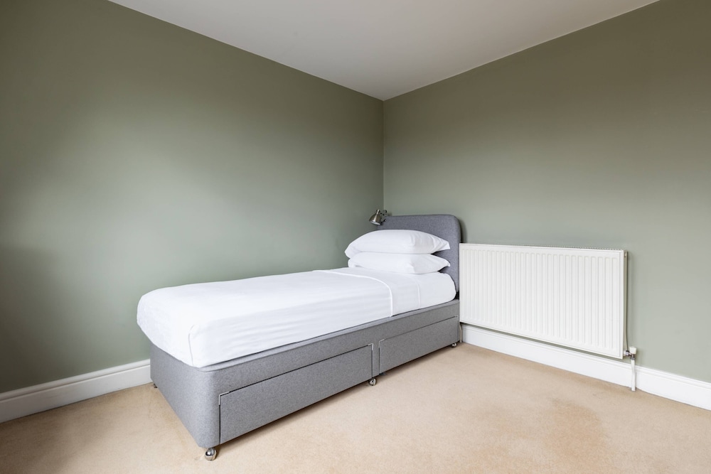 Poplar Grove II by Onefinestay