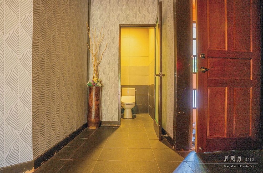 Regale Villa Hotel