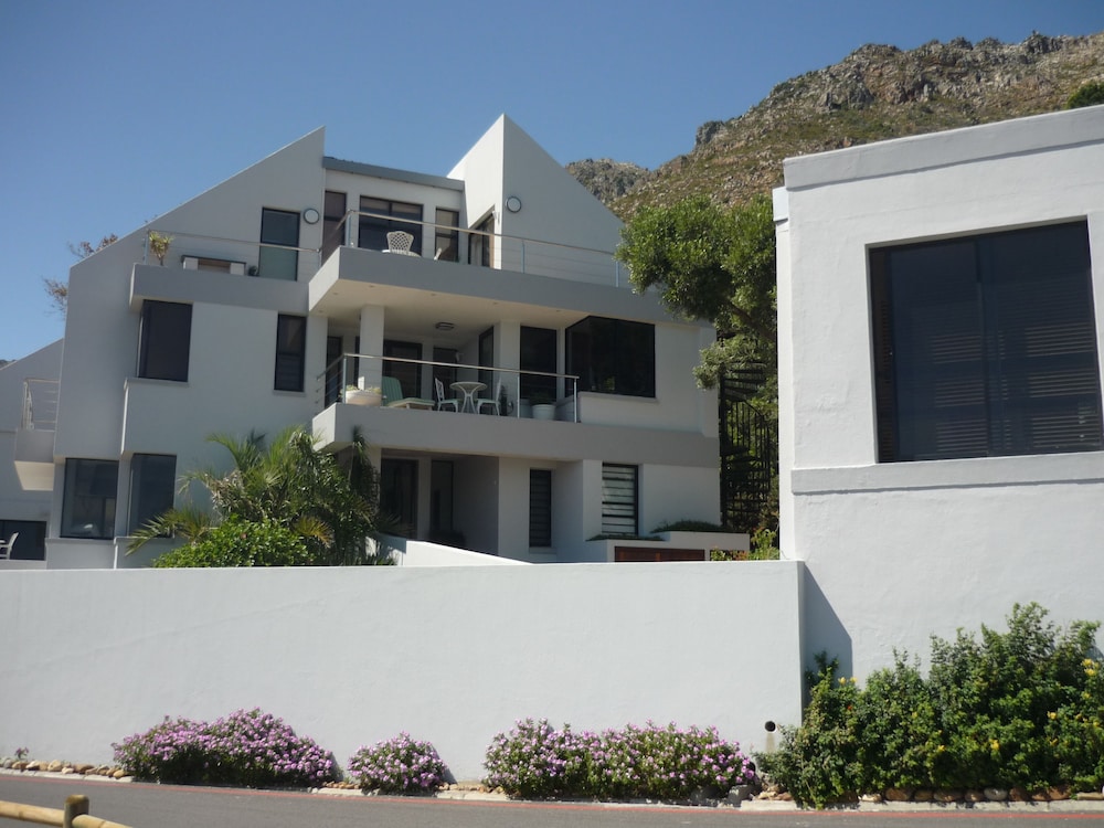 Hotel 185 on Beach Boutique Suites and Apartments - Image 1