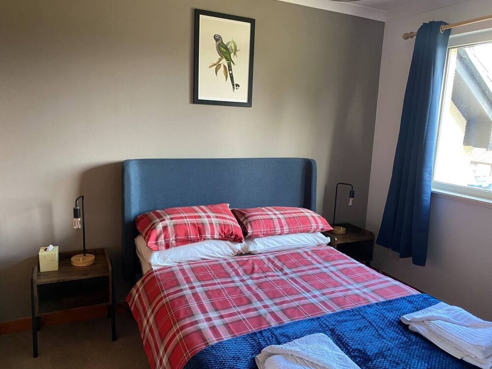 2 Bedroom Sleep 4 House - Private Garden view 3