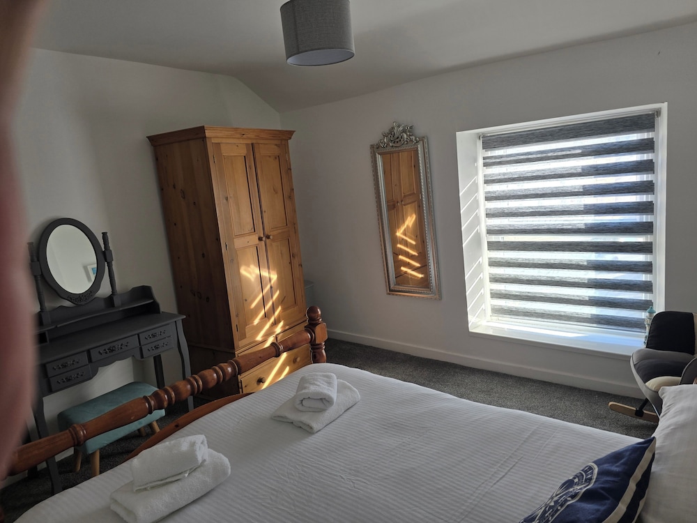 Eden Rose Cottage in Morecambe hot tub