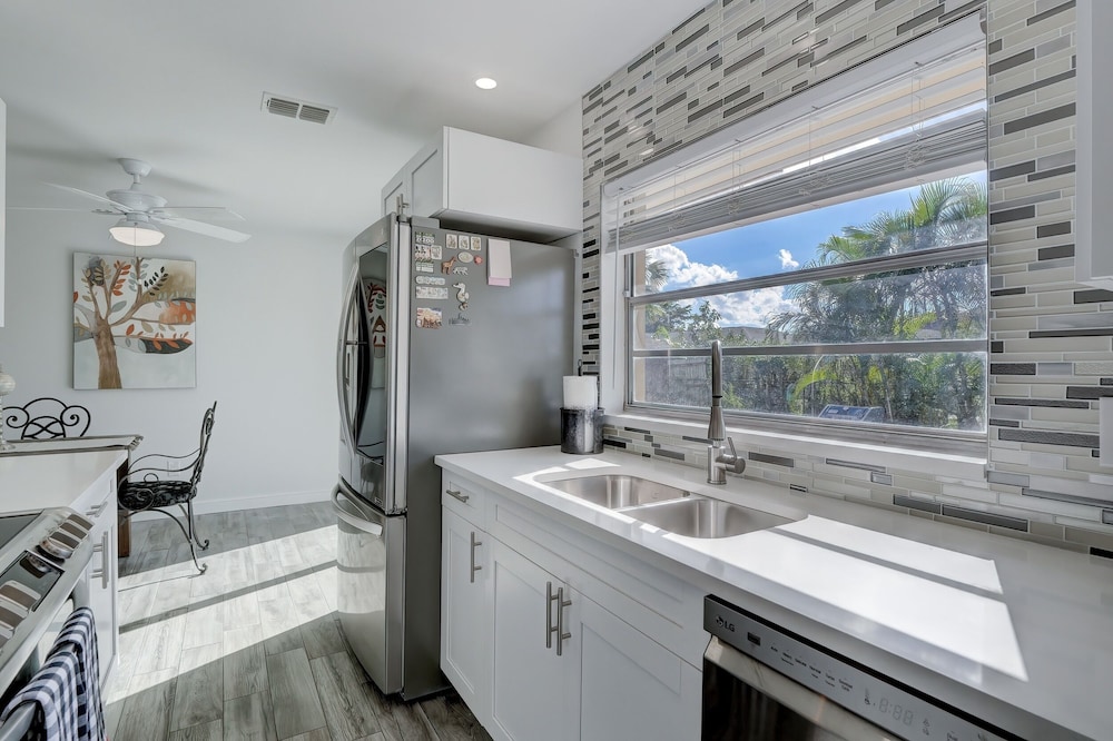 Luxury Pool Dog Friendly Central To Naples And Marco Island By Sky Run Naples 3 Bedroom Home