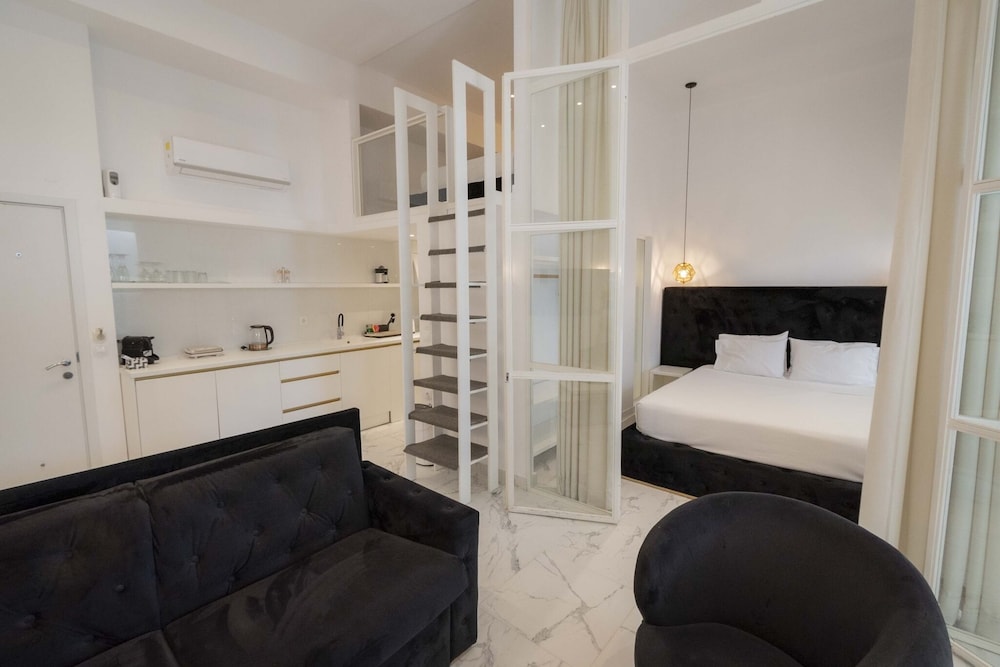 4 Elements Earth Luxury Suites