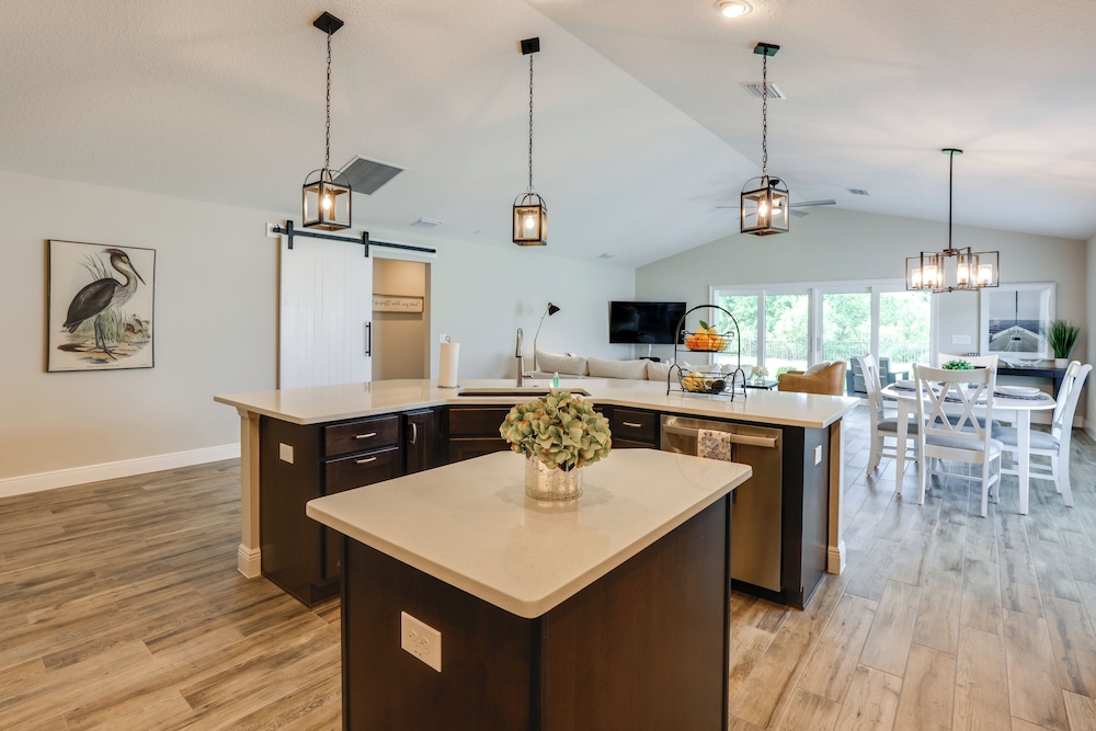 Golf Cart & Home Office: The Villages Retreat!