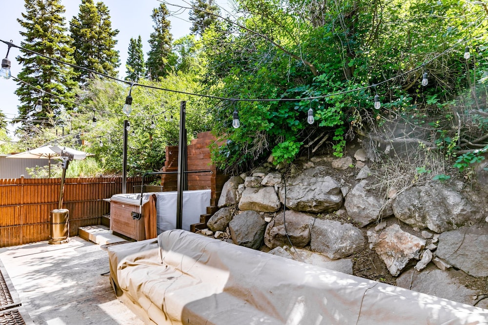 Red Hawk by Avantstay Charming Cabin w Theatre Spa 5mins to Deer Valley Mtn