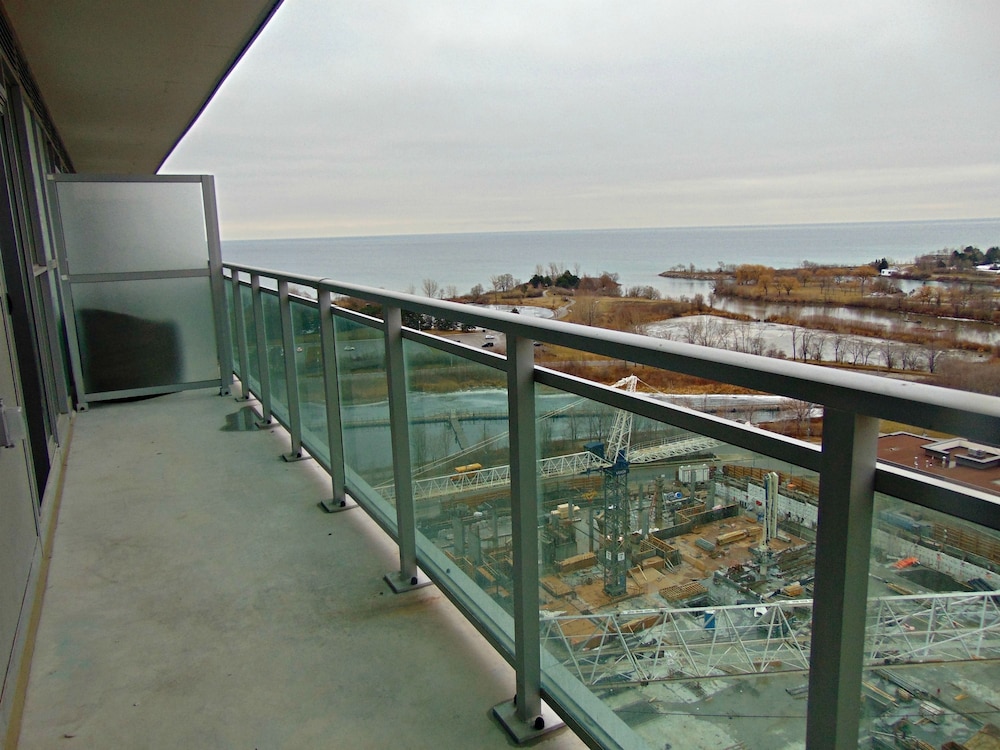 Executive Suites at St. Clair West
