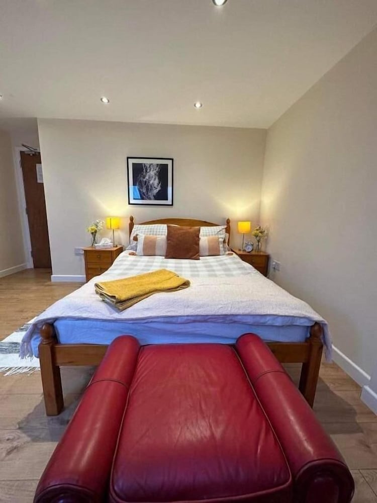 Luton Town House Near Airport