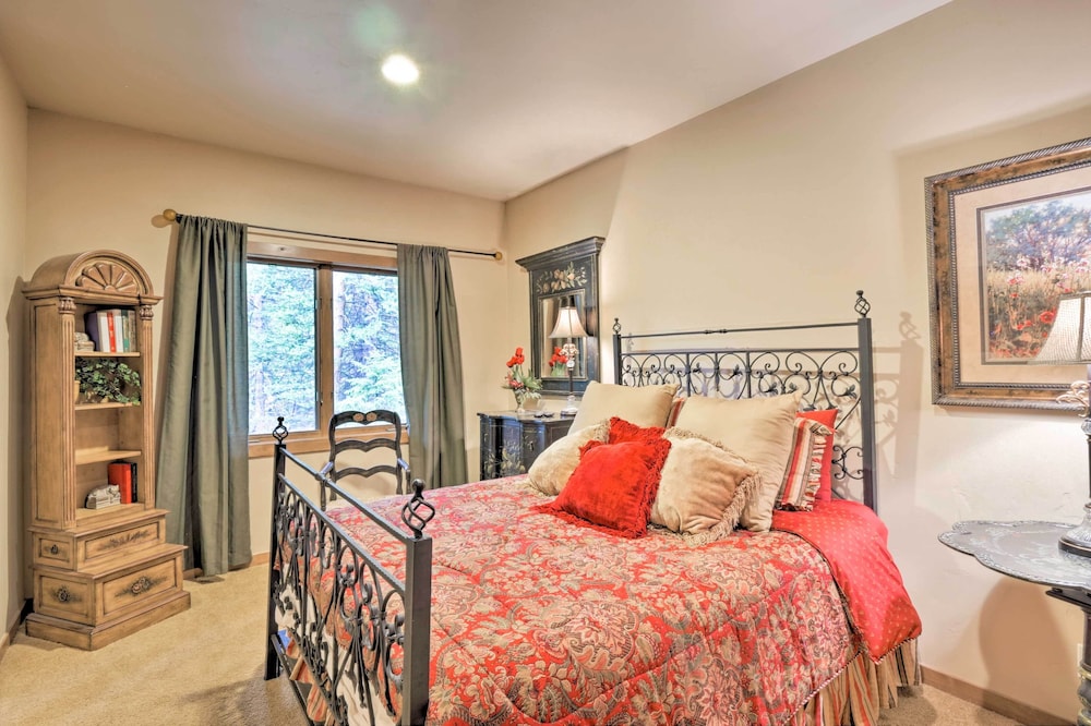 Luxury Lodge on Blue River & Breck Shuttle Route! view 2