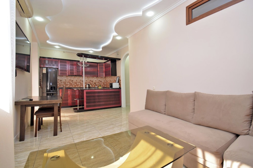 Apartment by Luxe Group AM104