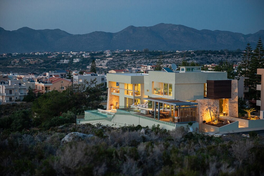 Villa Charlotte by CuraVillas Collection