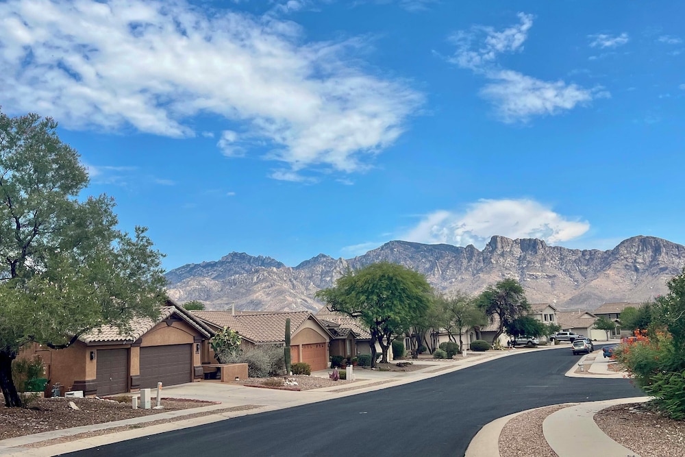 4 Mi to Catalina State Park: Mountain-view Home