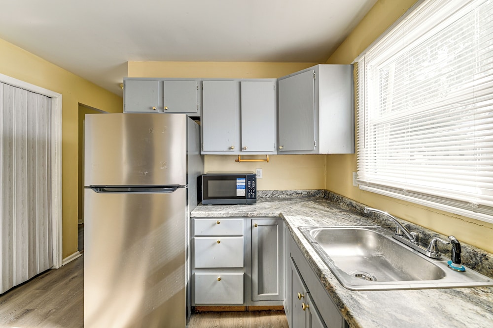 Near Hospitals: Home w/ Yard in Albany!