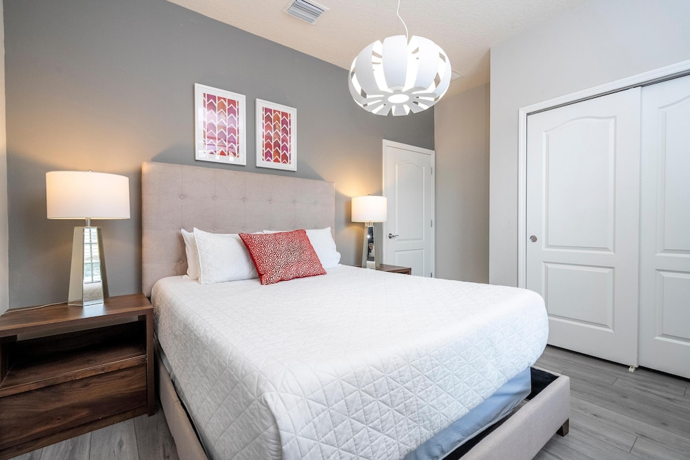8822 GC - Fabulous 5BR Townhome: Pet Friendly