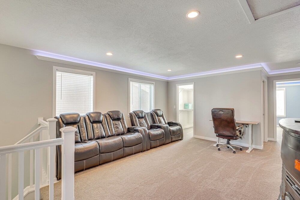 8 Mi to Loveland Aquarium: Mtn Home in Herriman! view 3