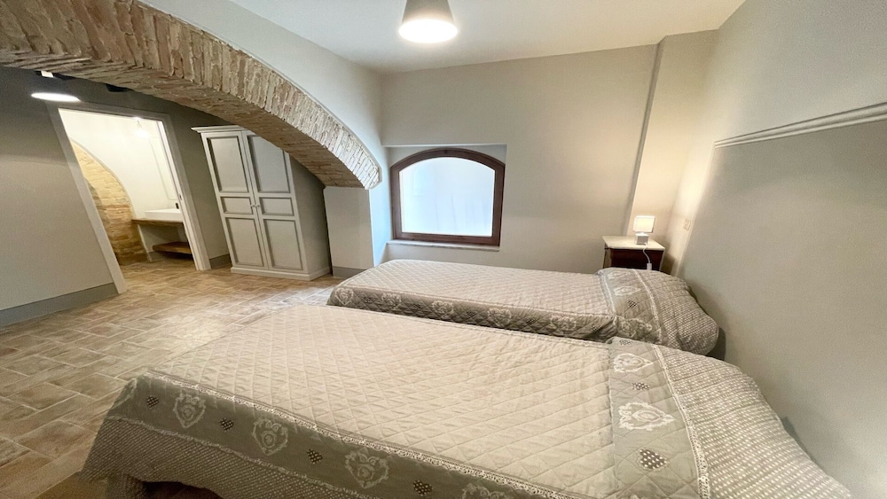 Open Pool Villa in Italy - Spoleto Umbria - Property Image 77