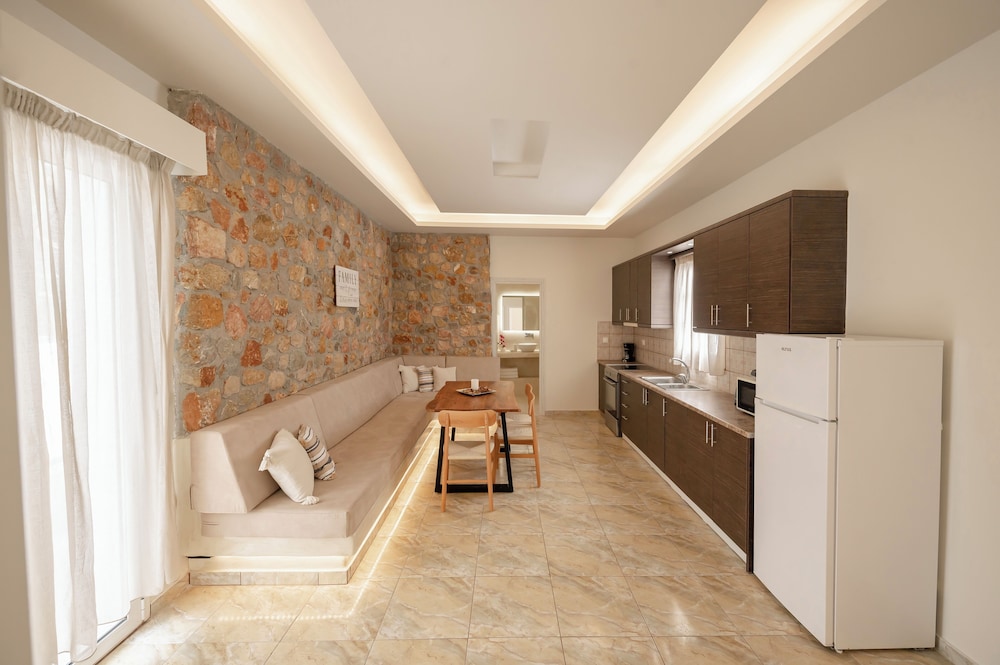 Loukas & Emma Eco Houses