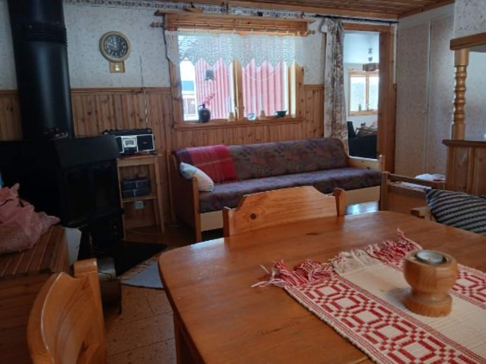 Cozy Cabin by Lake Gardsjon Lidsjoberg