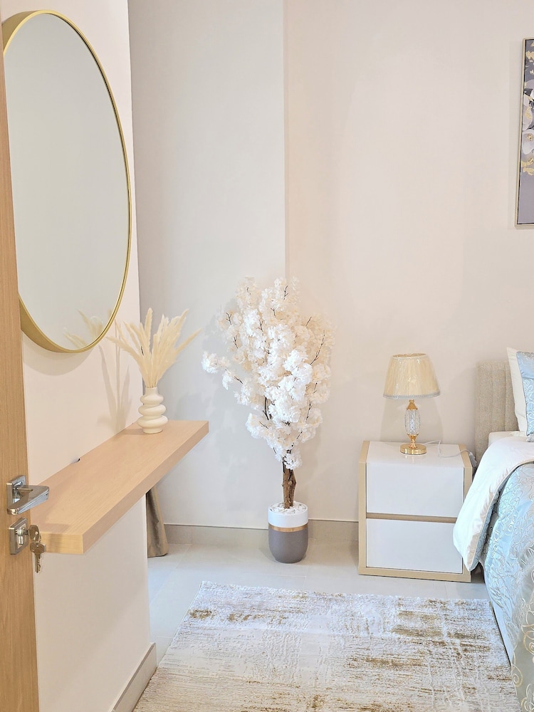 LUXURY MOON 2BHK AP.