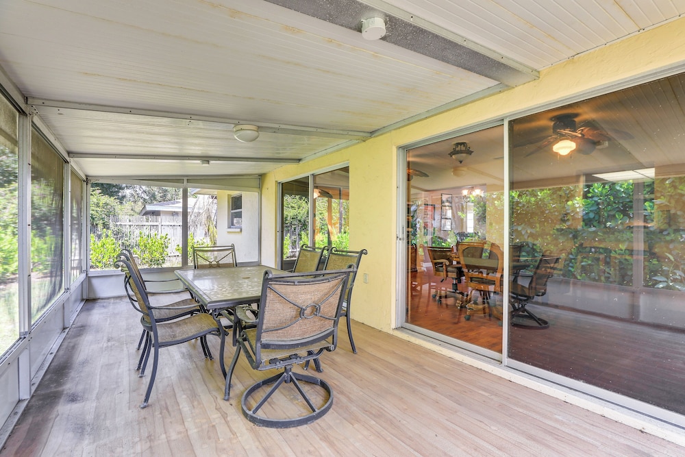Palm Aire Home - 5 Mi to SRQ Airport!