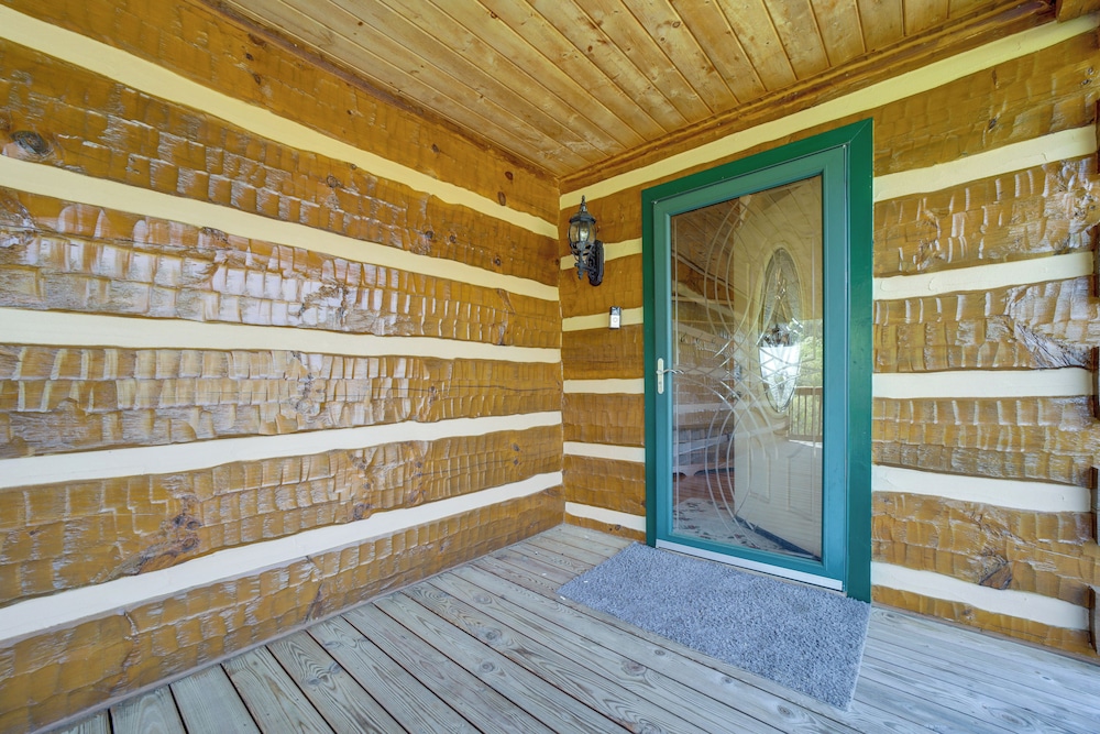 Panoramic Mtn Views: Spacious Tennessee Home!