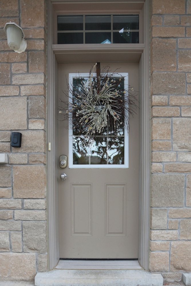 Boardwalk Homes - Executive Guest Rooms & Townhomes