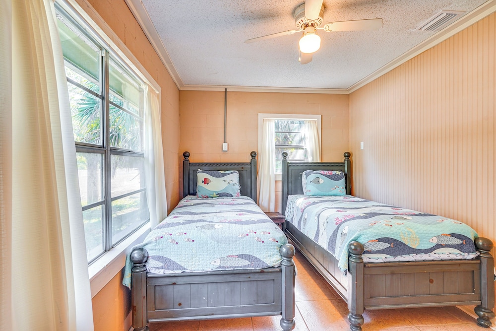 Walk to Beach: Cozy Port St Joe Getaway w/ Yard