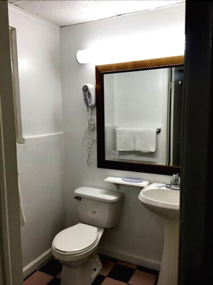 Regal Inn Suites - Property Image 19
