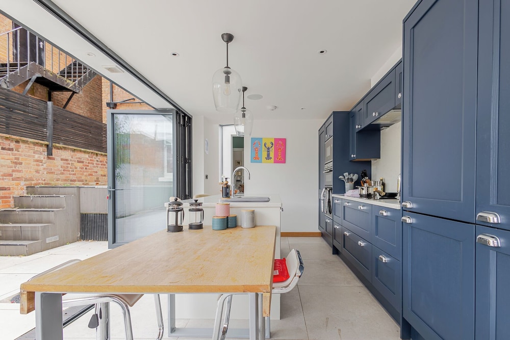 Elegant Townhouse&Basement in Leamington