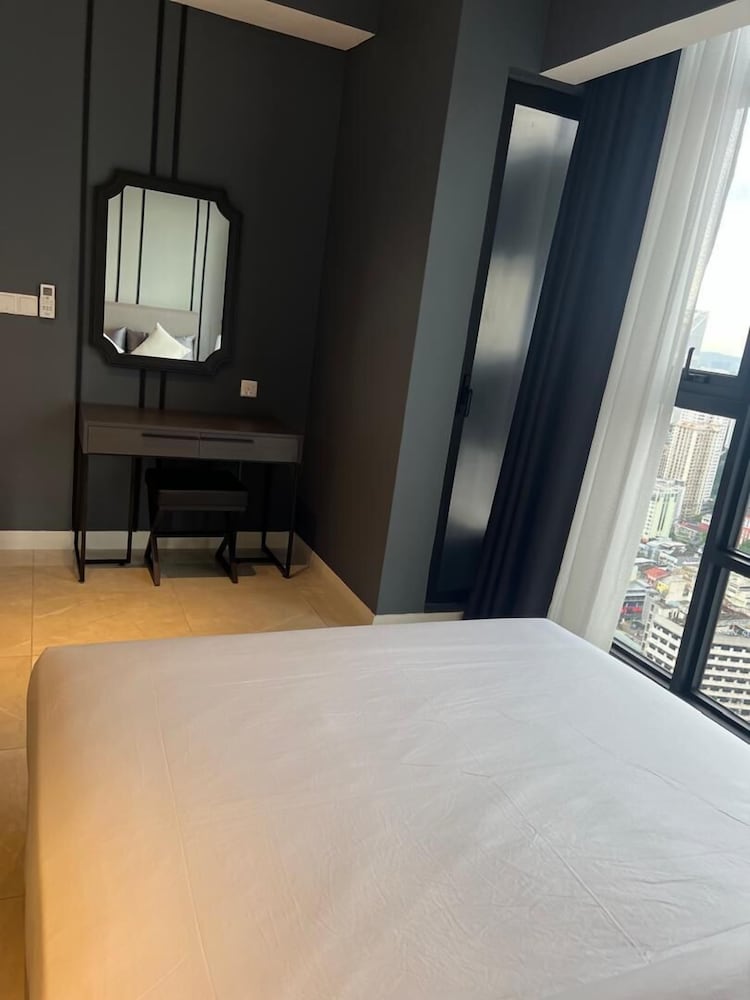Crystal Suites At Axon Residence
