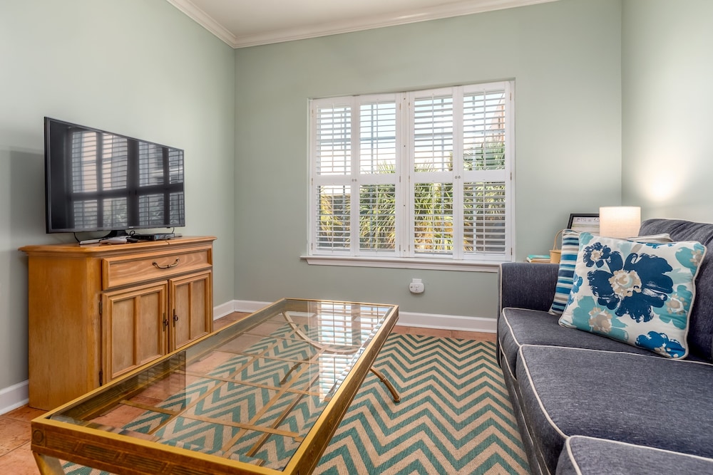 Dauphin Luv - Beach Club #201 4 Bedroom Condo