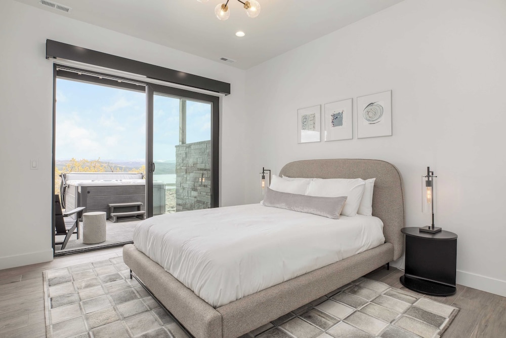 Mountain Lover by Avantstay Luxe Escape w/ Views Hot Tub, Gym, Movie Theater