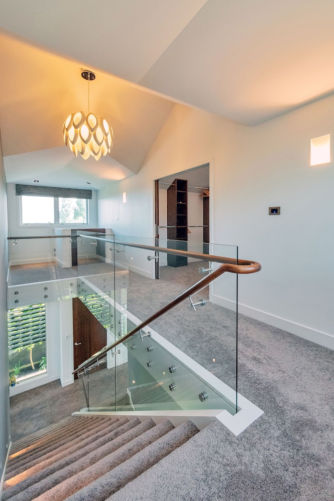 Elegant Sea-View Villa on the Northshore view 4