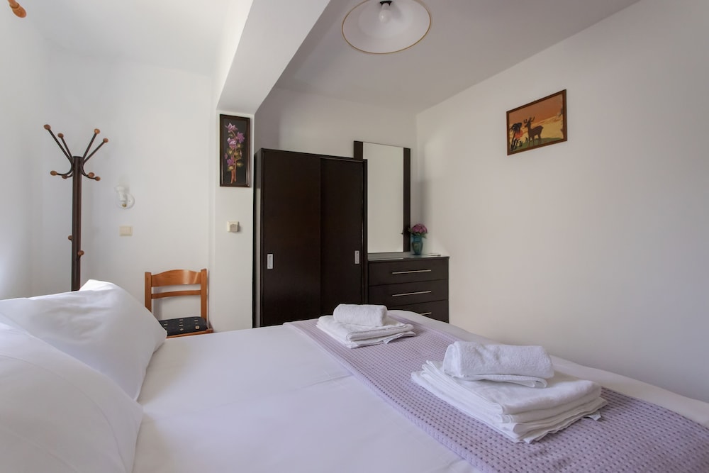 Manos Apartments