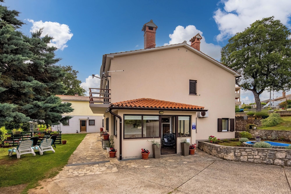 Countryside Apartments Labin