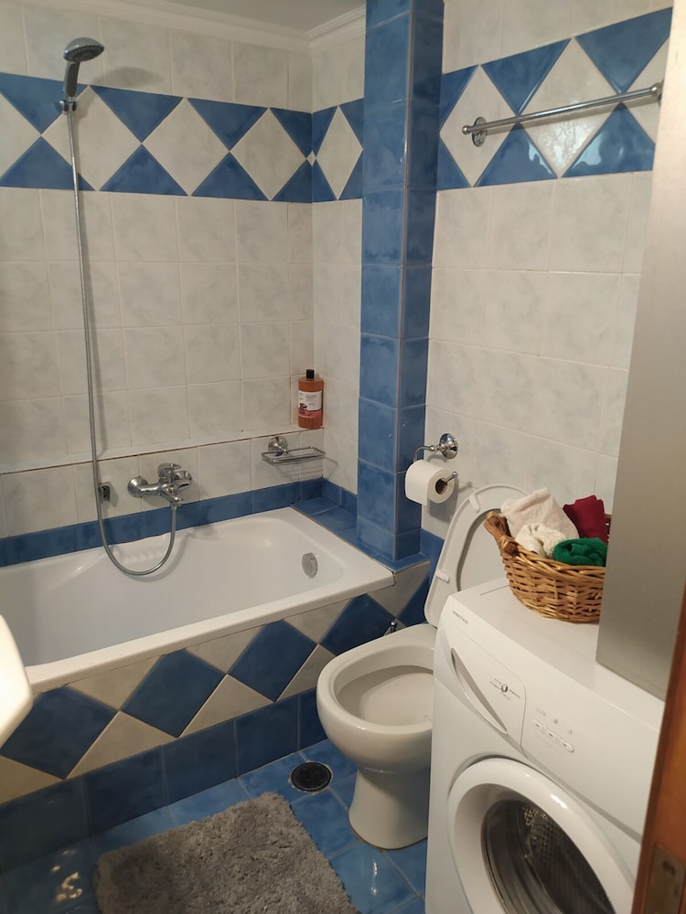 Marousi Comfy Apartment With Balcony