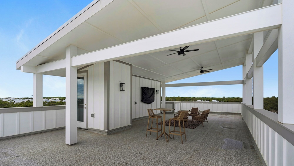 Inlet Beach Retreat With Rooftop Views, 4 Bikes + Free Attraction Tickets!