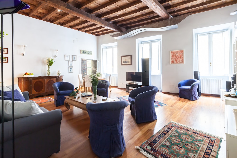 Luxury Trevi Apartment