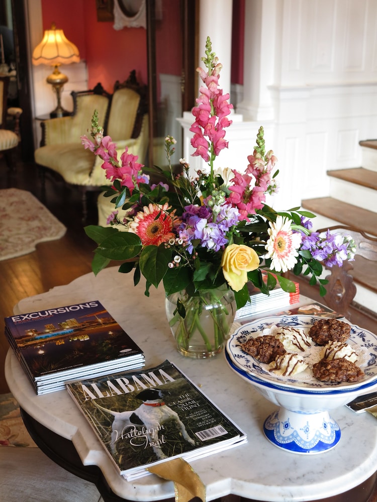 Birmingham Vacations - Hassinger Daniels Mansion Bed and Breakfast - Property Image 4