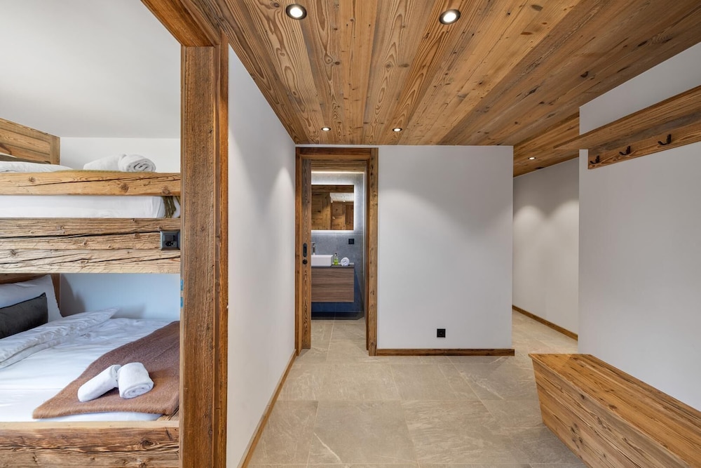 Chalet Le Reve Cinema Room Jacuzzi