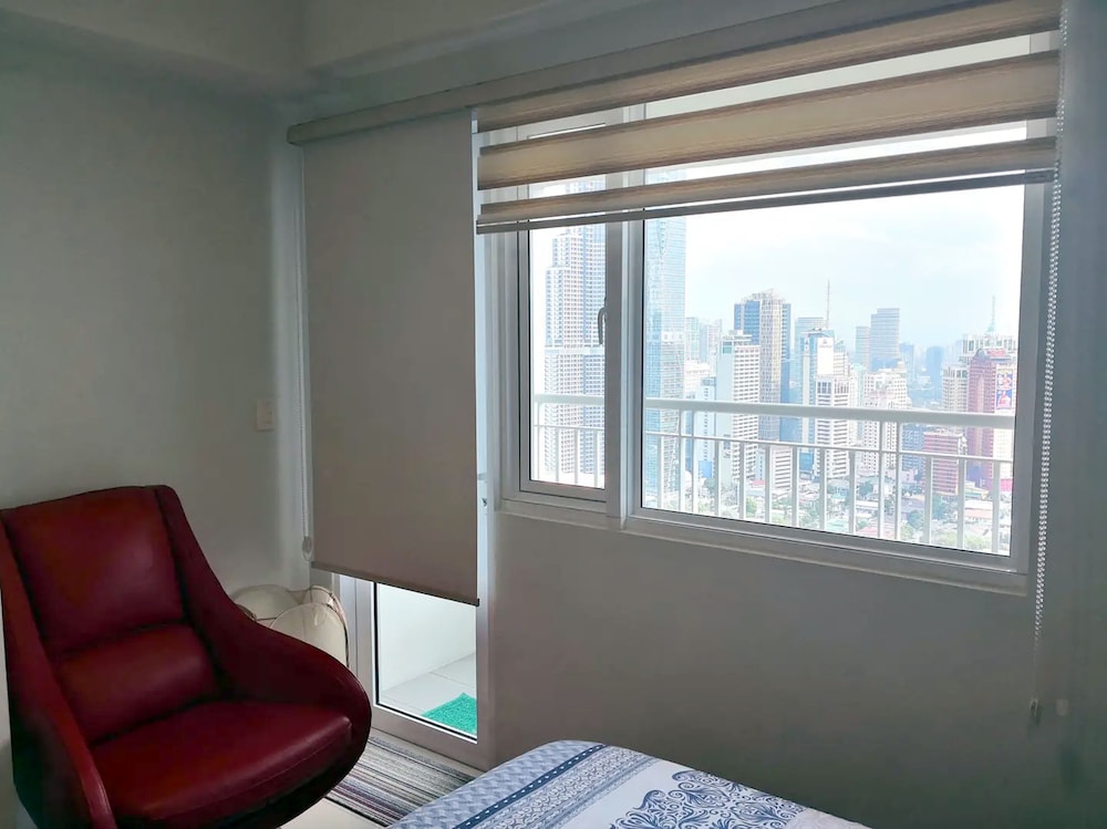 Apex At Jazz Makati - 41m2 Corner Apartment With Private Balcony City View